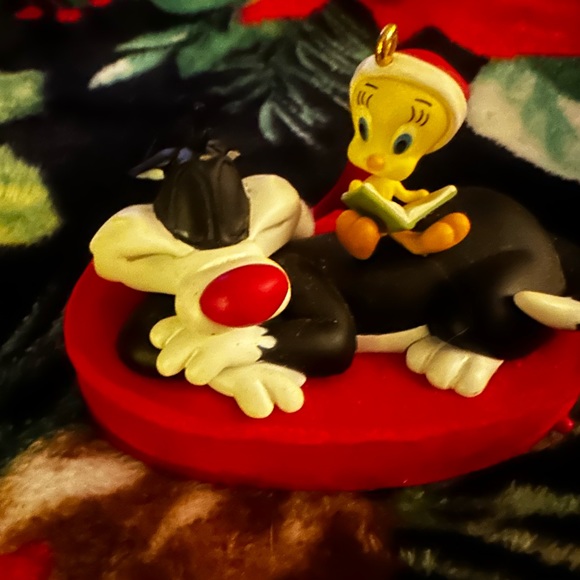 “Sylvester and Tweetie” Hallmark Keepsake Ornament Collection (5) - like new - Picture 6 of 6
